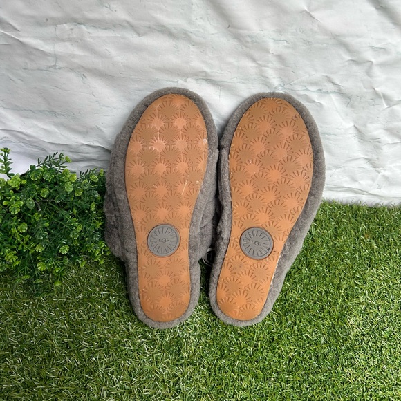 UGG🍂🍁Fluff Yeah grey slippers women Size 6 gently used - Picture 14 of 14